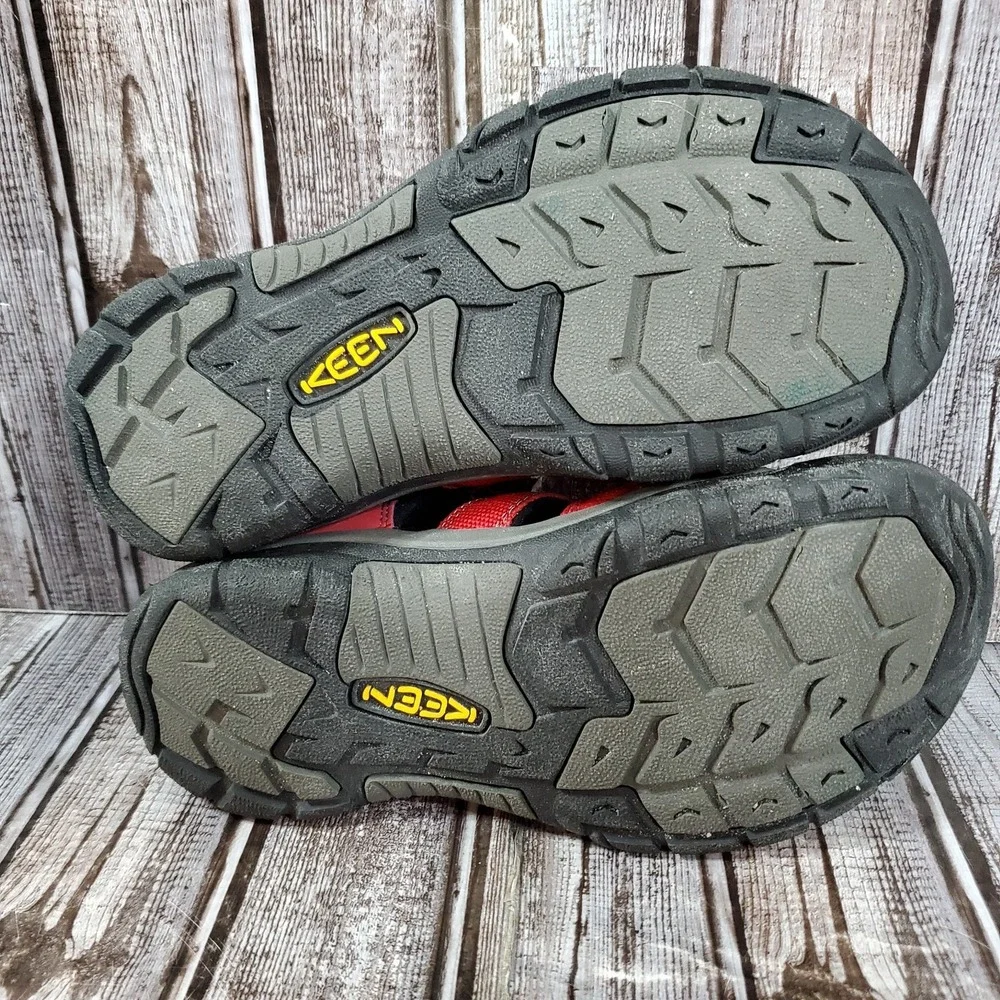 Keen Youth Newport H2 Waterproof Sandals Red Hiking Outdoor Trail Size 5